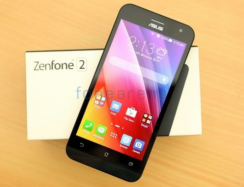  Asus Zenfone 2 (ZE500CL). Dòng ZenFone mới nhất của Asus có nhiều phiên bản khác nhau, trong đó phiên bản có cấu hình khiêm tốn nhất - ZenFone 2 ZE500CL chỉ sử dụng chip lõi đôi. Máy mang sức mạnh bộ xử lý Intel Atom Z2560 lõi đôi tốc độ 1,6GHz và nổi bật với màn hình lớn 5-inch, độ phân giải 720x1280 điểm ảnh.Chạy trên hệ điều hành Android Lollipop, Asus ZenFone 2 ZE500CL tích hợp camera 2MP ở mặt trước, camera 8MP ở mặt sau, bộ nhớ RAM 2GB, bộ nhớ trong 16GB và nguồn pin 2.500mAh. Hiện tại thị trường Việt Nam một số cửa hàng đã bán  smartphone chip lõi đôi sản phẩm này với giá khoảng 4 triệu đồng.