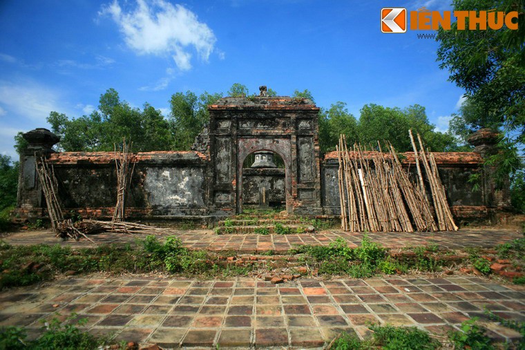 Trong quần thể lăng Gia Long (xã Hương Thọ, huyện Hương Trà, Thừa Thiên - Huế) có một khu lăng mộ khá đặc biệt ít người biết đến.