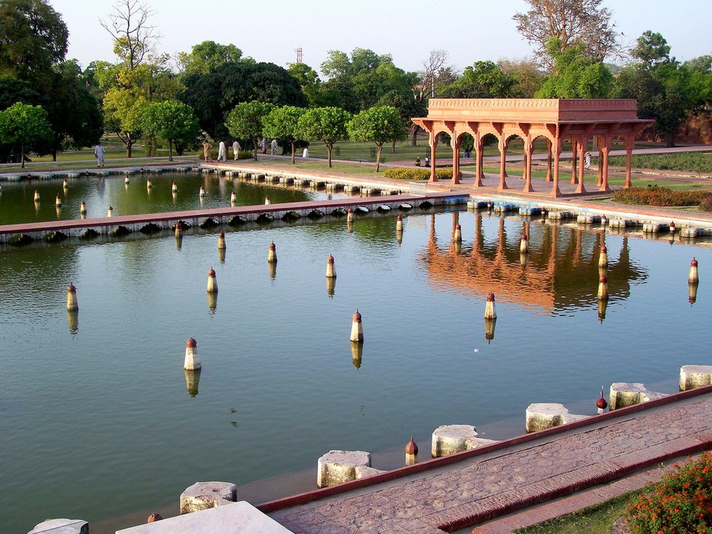 Nằm ở thành phố Lahore, Pakistan, vườn Shalimar (còn gọi là vườn Shalamar) là một trong những khu  vườn thượng uyển cổ xưa nổi tiếng nhất thế giới.