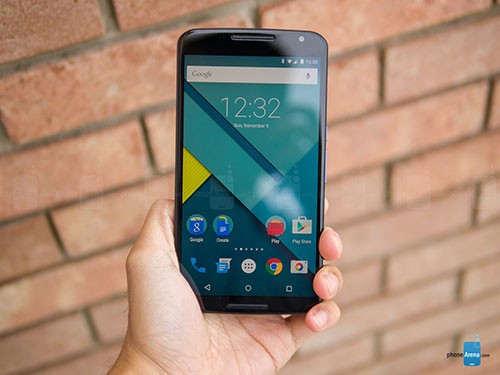  Google Nexus 6. Ra mắt năm 2014 như phiên bản cỡ lớn và chất lượng hơn của Motorola Moto X, Google Nexus 6 là smartphone Nexus lớn chưa từng có, cũng dày nhất trong lịch sử với số đo 159,26 x 82,98 x 10,06 mm. Nexus 6 cũng là smartphone mang thương hiệu Google hiện đại nhất. Các tính năng đáng chú ý của  mẫu smartphone đáng mua này bao gồm: màn hình 6 inch Quad HD (1440 x 2560 pixel), chip Snapdragon 805 lõi tứ, RAM 3GB, pin 3.220mAh.