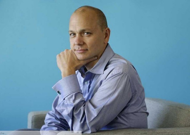 Tony Fadell, từng giữ vai trò Phó Chủ tịch cao cấp mảng iPod năm 2001- 2008, và đã tạo ra 18 thế hệ iPod đầu tiên. Ông chính là người đồng sáng lập Nest Labs (một công ty chuyên sản xuất thiết bị chỉnh nhiệt và báo cháy) năm 2010. Nest Labs sau đó được Google mua lại với giá 3,2 tỷ USD năm 2014.