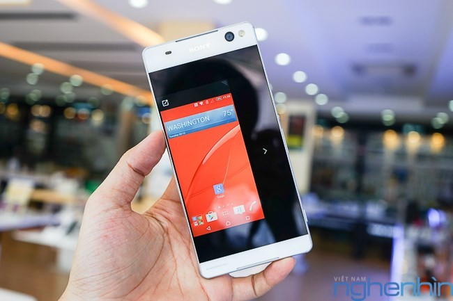 Mặt trước  smartphone Sony Xperia C5 Ultra Dual.