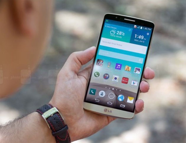  LG G3. Smartphone Android của LG này sở hữu màn hình IPS 5,5 inch Quad HD, độ phân giải 2560 x 1440 pixel, mật độ điểm ảnh 534ppi. Với màn hình này, các chuyên gia công nghệ nhận định, LG G3 trở thành smartphone có màn hình sắc nét nhất thế giới. LG đã trang bị cho siêu phẩm hàng đầu của mình chipset Snapdragon 801 (MSM8975AC) gồm bộ xử lý lõi tứ Krait 400 tốc độ 2,5GHz, xử lý đồ họa Adreno 330, hỗ trợ kết nối Bluetooth 4.0, chuẩn wifii 802.11 ac, NFC và bộ hồng ngoại IR...