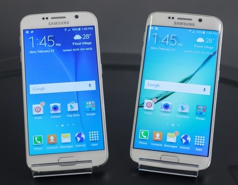  Galaxy S6 và Galaxy S6 Edge. Sau động thái giảm giá đồng loạt ở nhiều thị trường như Mỹ, Hà Lan…, Samsung đã chính thức giảm giá bộ đôi  smartphone cao cấp Galaxy S6 và Galaxy S6 Edge tại thị trường Việt Nam. Đây được coi là chiến lược dọn đường trước khi siêu phẩm mới Galaxy Note 5 và Galaxy S6 Edge+ chuẩn bị phát hành ra thị trường. Nếu như cách đây hơn 1 tuần, Galaxy Note 5 và Galaxy S6 Edge+ vẫn giữ ở mức giá 16,59 triệu đồng và 19,99 triệu đồng đối với Galaxy S6 bản 32GB và Galaxy S6 Edge bản 32GB, thì nay mức giá này chỉ còn 14,5 triệu đồng và 17,5 triệu đồng. Như vậy, chỉ sau khoảng 4 tháng có mặt tại thị trường Việt Nam, Galaxy S6 và Galaxy S6 Edge đã giảm hơn 2 triệu đồng.