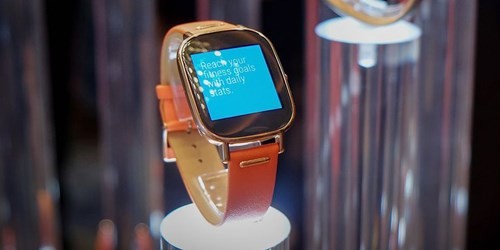 Với thế hệ đầu tiên, những gì người tiêu dùng có thể có ấn tượng với Zenwatch đó là vẻ ngoài đẹp mắt và giá bán hợp lý. Do đó mà không có gì lạ khi thế hệ thứ 2 của mẫu đồng hồ thông minh này tiếp tục kế thừa những đặc tính đó.