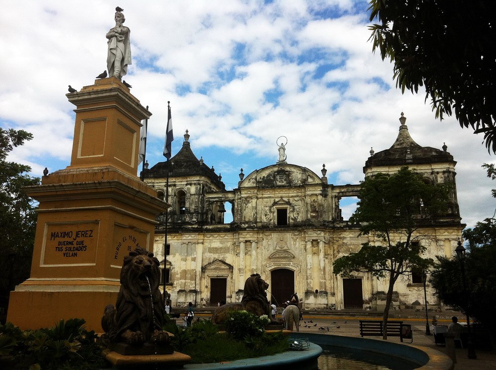 Nằm ở thành phố cổ Leon của Nicaragua, nhà thờ chính tòa Leon không chỉ là  nhà thờ cổ hoành tráng nhất Trung Mỹ mà là một trong những công trình kiến trúc nổi tiếng nhất châu Mỹ.