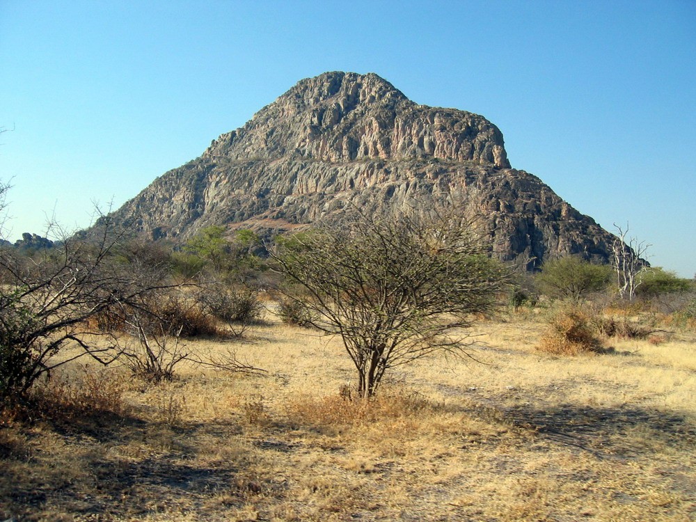 Tsodilo là một vùng đồi nằm ở phía Tây Bắc đất nước Botswana. Khu vực này được phân chia thành 3 ngọn đồi chính với tên gọi là Đồi Đàn Ông, Đồi Phụ Nữ, Đồi trẻ em cùng một ngọn đồi nhỏ không tên.