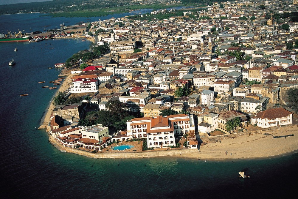  Thị trấn Đá (Stone Town) là tên gọi của khu đô thị cổ độc đáo thuộc thành phố Zanzibar của đất nước Tanzania. Đây là một địa điểm có tầm quan trọng về lịch sử và nghệ thuật nổi bật của châu Phi.