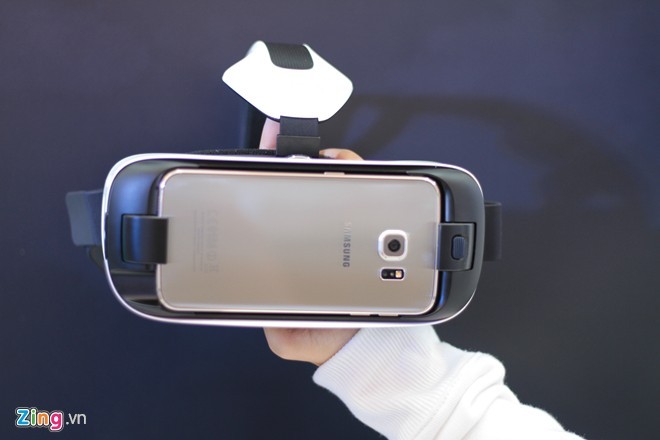 Mẫu  kính thực tế ảo Gear VR mà Samsung đem về Việt Nam lần này có thể tương thích với bộ đôi Galaxy S6 và S6 Edge.