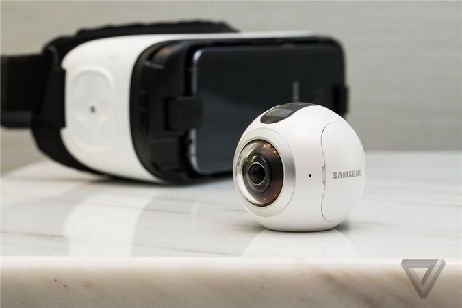 Ông lớn Samsung đang có những bước chân đầu tiên dấn thân vào công nghệ  camera quay video 360 độ với thiết bị có tên Gear 360.