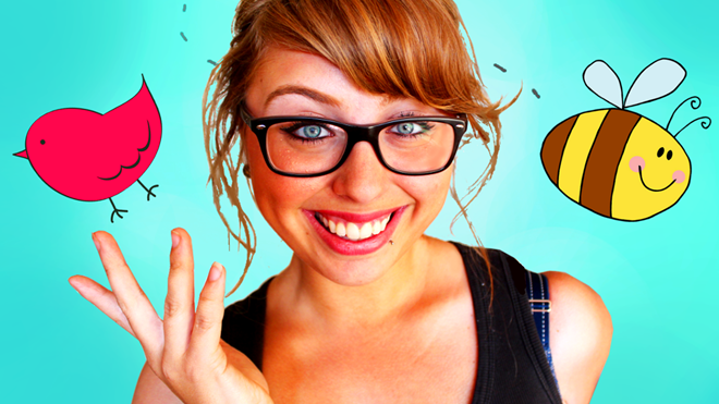  Laci Green (26 tuổi)là ngôi sao YouTube, blogger, nhà hoạt động vì nữ quyền nổi tiếng người Mỹ. Với mong muốn cung cấp phiên bản giáo dục giới tính gần gũi với giới trẻ, Laci liên tục chia sẻ các video tư vấn về những chuyện thầm kín, định nghĩa lại văn hóa hookup, khuyến khích nữ giới tự tin vào vẻ đẹp của bản thân… Kênh của cô thu hút hơn 1,4 triệu người đăng ký và 122 triệu lượt xem.