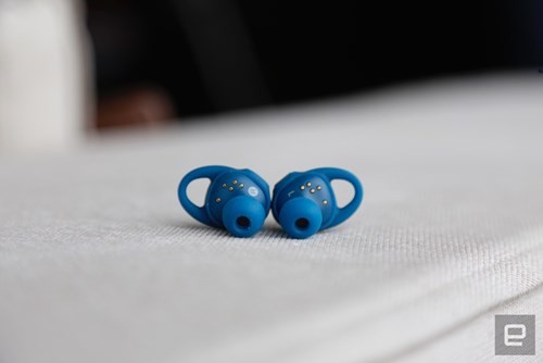  Tai nghe Samsung Gear IconX về ngoại hình cũng không mấy khác biệt các mẫu tai nghe Bluetooth đang có mặt trên thị trường.