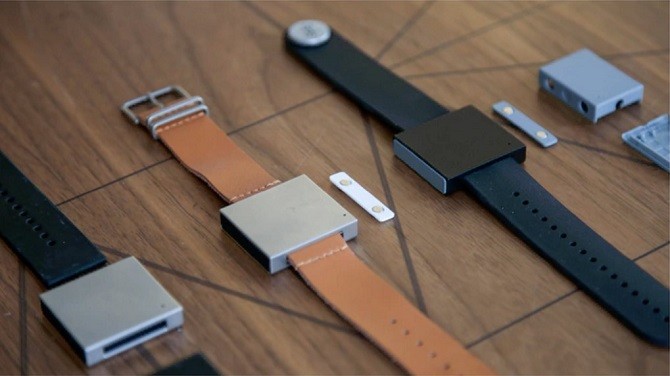 Theo PhoneArena, Basslet được khẳng định là chiếc  loa siêu trầm nhỏ gọn nhất trên thế giới bởi loa có thể đeo dễ dàng ngay trên tay. Tuy nhiên cần phải đính chính rằng, Basslet không phải là một chiếc loa thực sự. Theo công bố của nhóm phát triển sản phẩm, Basslet chỉ là một thiết bị tạo cảm giác về âm bass chân thực nhất cho người dùng.