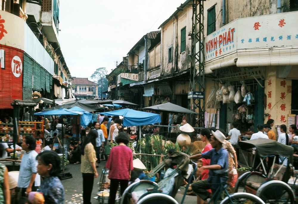 Ngã ba Đồng Khánh (Trần Hưng Đạo B) - Phù Đổng Thiên Vương,  Sài Gòn năm 1969.