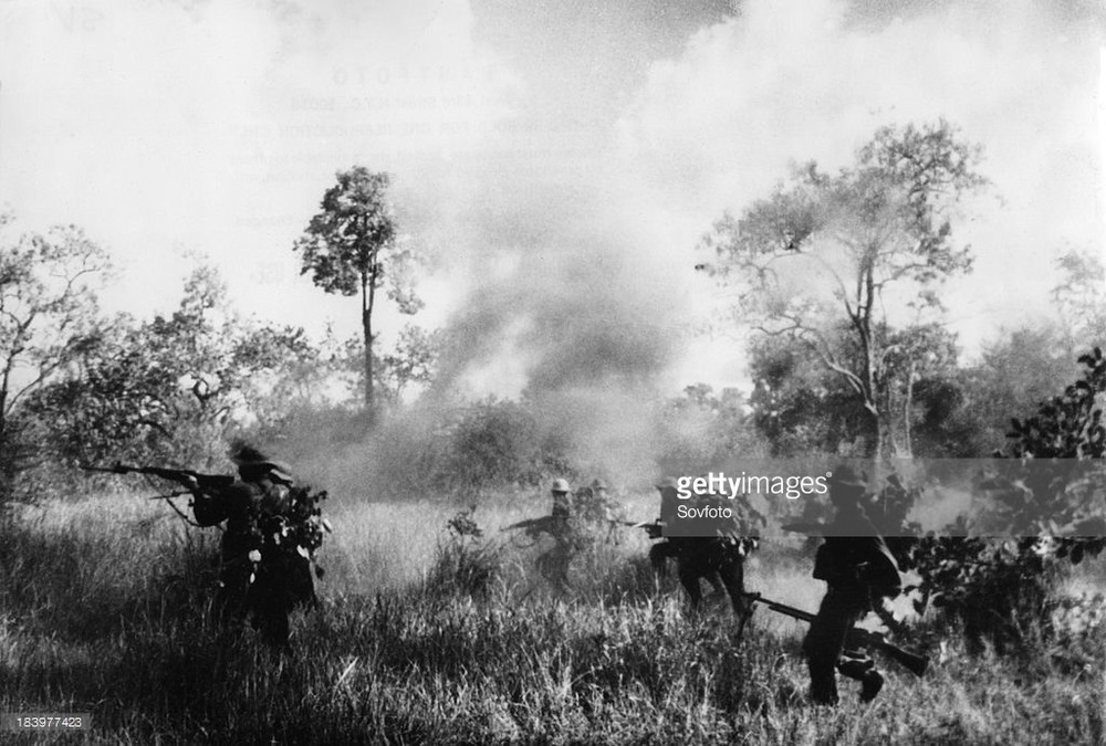 Một đợt tiến công của lực lượng Giải phóng quân miền Nam năm 1966. Ảnh: Getty.