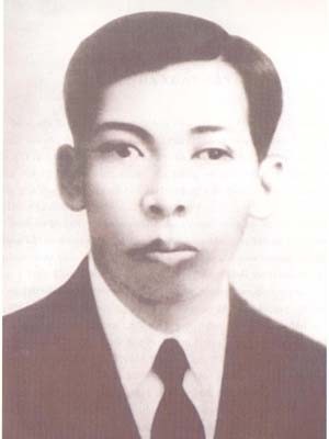 Nhân kỷ niệm 90 năm thành lập Đảng cộng sản Việt Nam (3/2/1930 – 3/2/2020), Kiến Thức xin điểm lại các Tổng Bí thư qua các thời kỳ lịch sử của dân tộc. Tổng Bí thư đầu tiên của Đảng Cộng sản Việt Nam - Đồng chí Trần Phú (1904-1931). Nguyên quán: Xã Tùng Ảnh, huyện Đức Thọ, tỉnh Hà Tĩnh. Được bầu tại Hội nghị Trung ương lần thứ 1 Đảng Cộng sản Đông Dương. Nhiệm kỳ: 27/10/1930 - 6/9/1931.