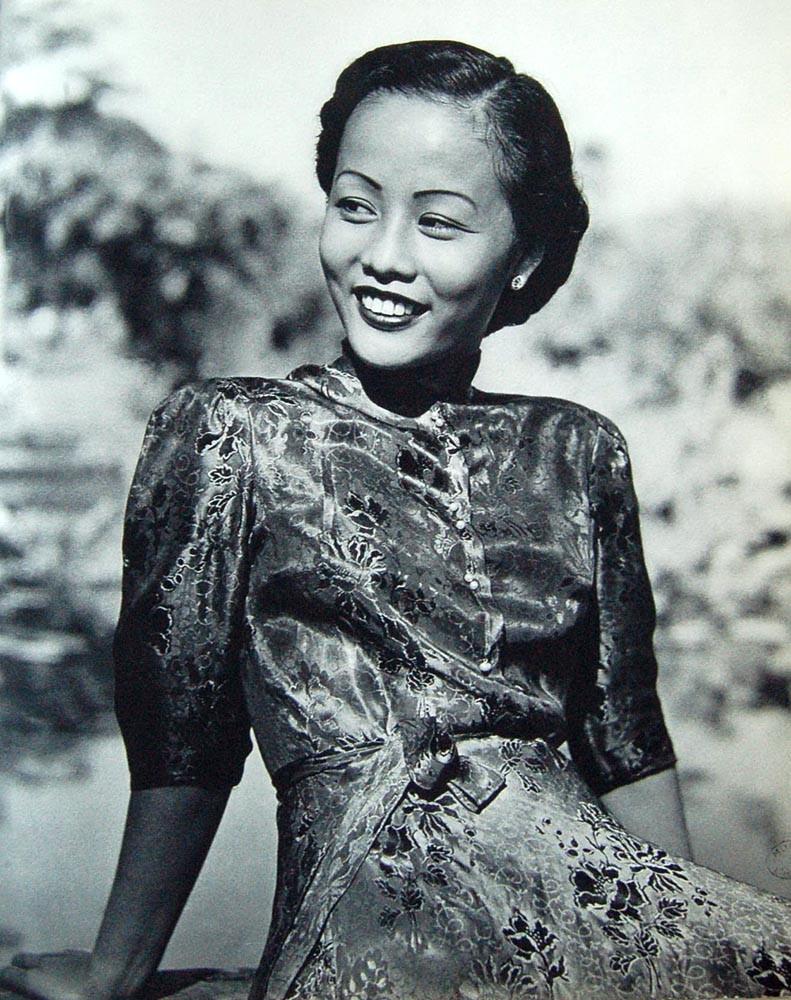 Chân dung người đẹp Sài Gòn, 1955. Ảnh: Raymond Cauchetier