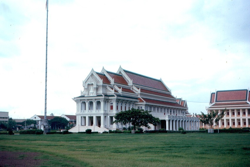 Khu nhà chính của trường đại học Chulalongkorn, Bangkok năm 1967. Ảnh: Roger W