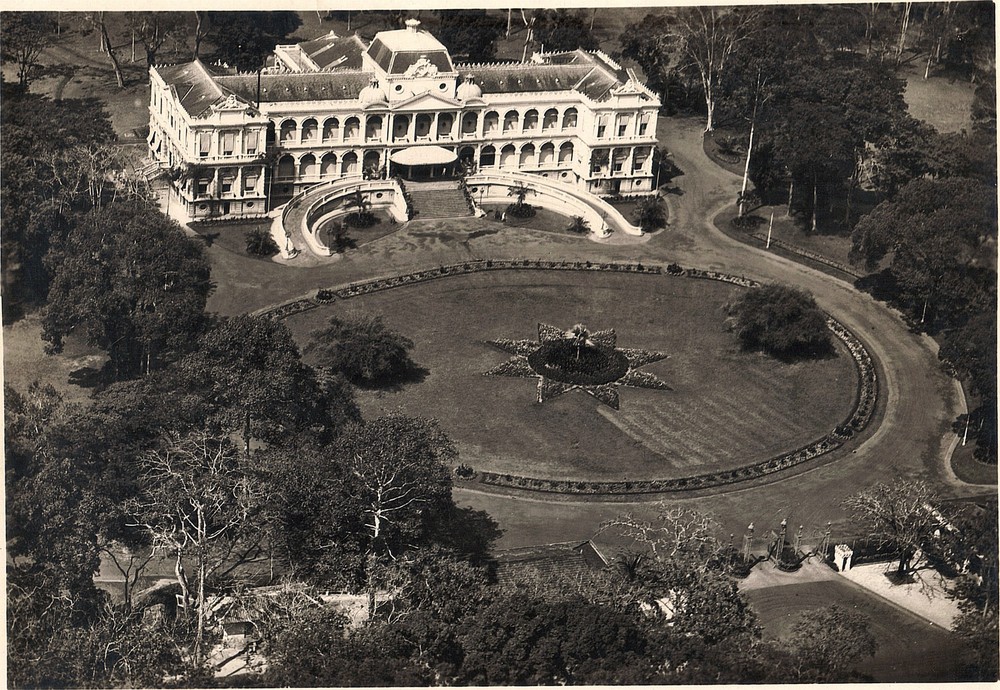 Toàn cảnh Dinh Norodom (sau này là Dinh Độc Lập),  Sài Gòn thập niên 1920. Ảnh: Belleindochine.