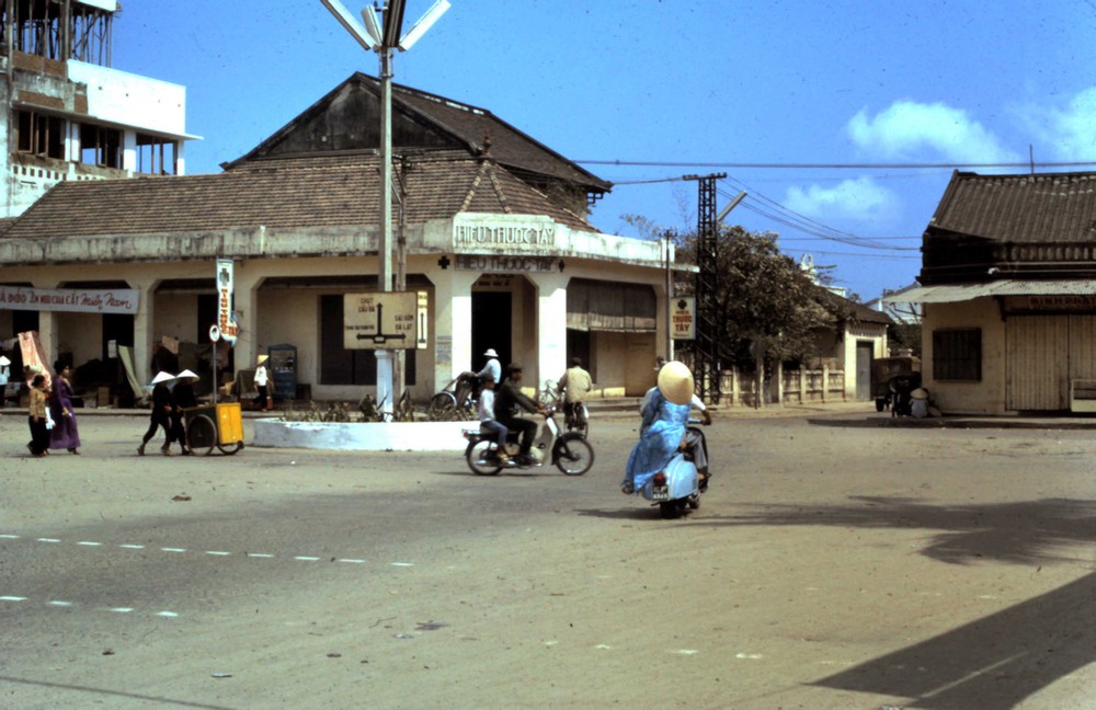 Trung tâm thị xã  Nha Trang năm 1967. Ảnh: Jack McCabe.