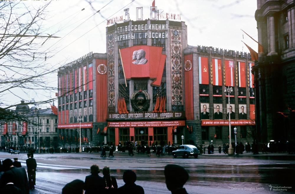 Tòa nhà Trung tâm Điện báo ở  Moscow năm 1953-1954. Ảnh: Russiatrek.org.