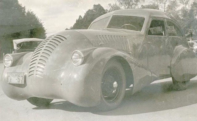  GAZ A-Aero (1934). Chế tạo vào năm 1934, GAZ-Aero có thân gỗ phủ ngoài bằng kim loại, là một trong những mẫu  xe đua đầu tiên được sản xuất tại Liên Xô. Do tốc độ không được như kỳ vọng, chiếc xe này không được sản xuất đại trà. Ảnh: Old Concept Cars.