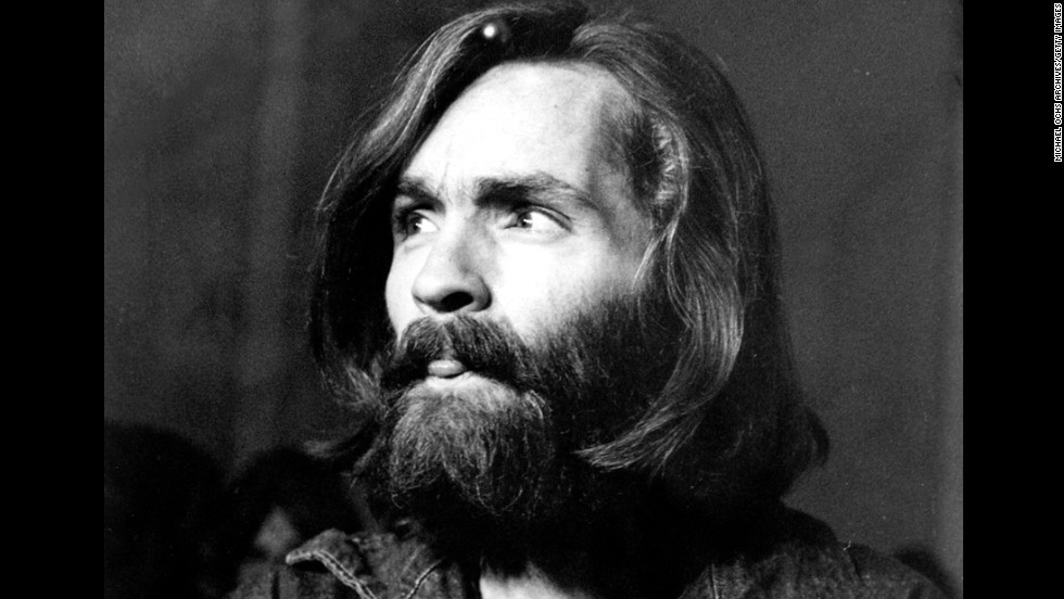 Là một trong những tên tội phạm khét tiếng nhất thập niên 1960 ở Mỹ, Charles Manson được coi là một tên  sát nhân máu lạnh mặc dù không trực tiếp giết người. Ảnh: CNN.