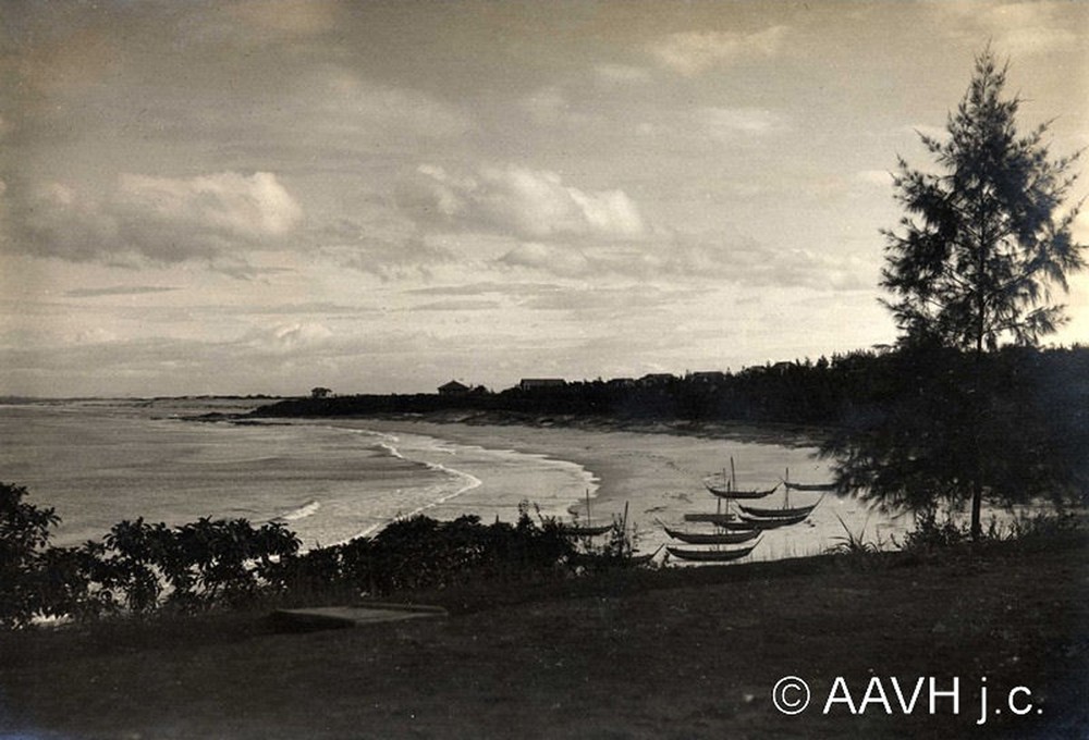 Bãi biển  Cửa Tùng, Quảng Trị năm 1930. Ảnh: Aavh.org.