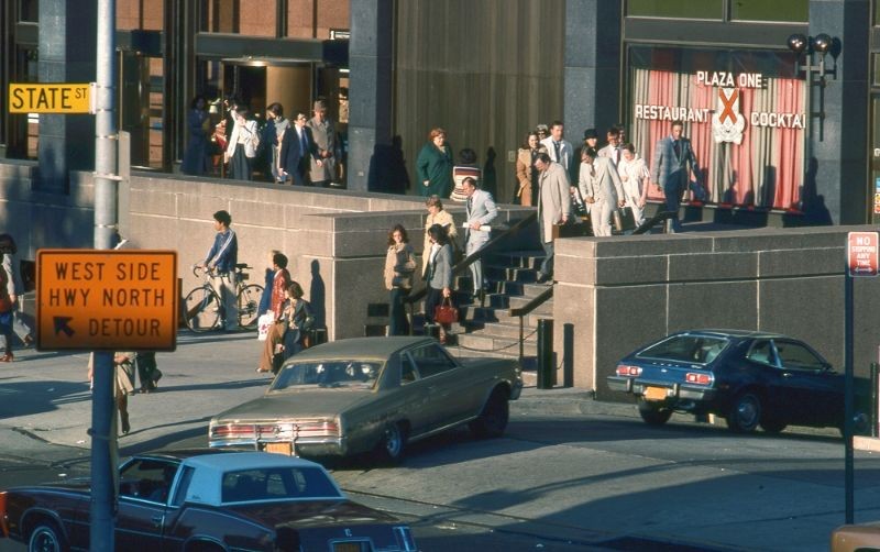 Bên ngoài một nhà hàng ở khu  Manhattan, New York năm 1978. Ảnh: Manel Armengol Flickr.