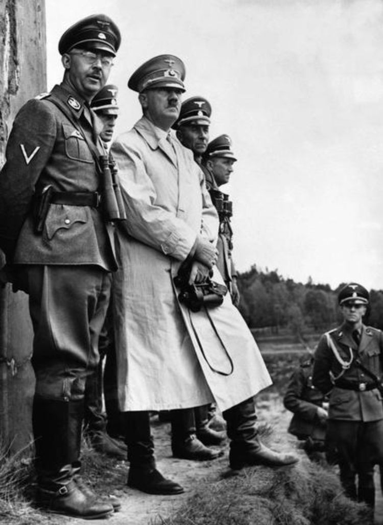 Là trợ thủ đắc lực của trùm phát-xít Adolf Hiter, thống chế Heinrich Himmler là người chịu trách nhiệm cho hàng nghìn cái chết kinh hoàng của người Do Thái trong Chiến tranh thế giới 2.