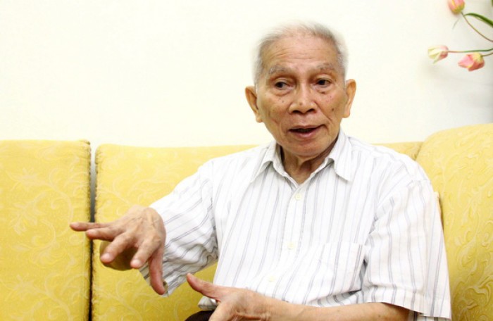  Giáo sư Hoàng Tụy (1927-2019) là một giáo sư, nhà toán học tiêu biểu của Việt Nam. Cùng với Giáo sư Lê Văn Thiêm, ông là một trong hai người tiên phong trong việc xây dựng ngành Toán học của Việt Nam.