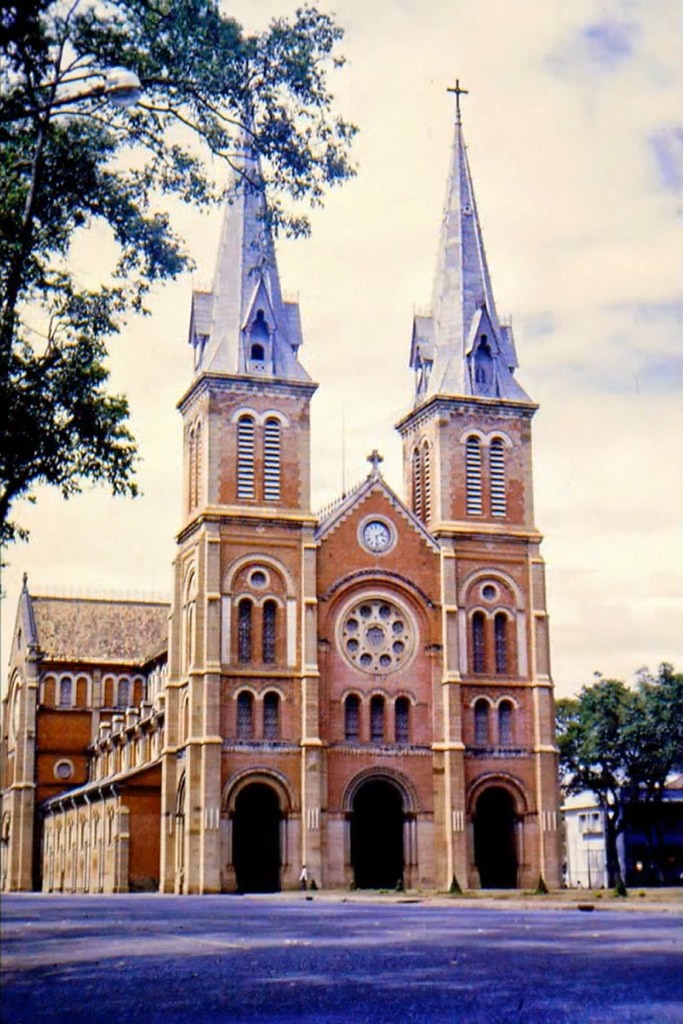 Nhà thờ Đức Bà,  Sài Gòn năm 1964.