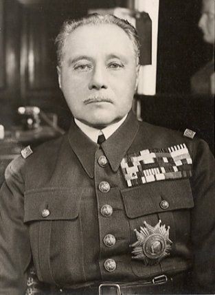 Maurice Gamelin (1872-1958) là một  viên tướng gây nhiều tranh cãi trong lịch sử nước Pháp vì những đóng góp cũng như sai lầm mang tính thảm họa trong sự nghiệp cầm quân.