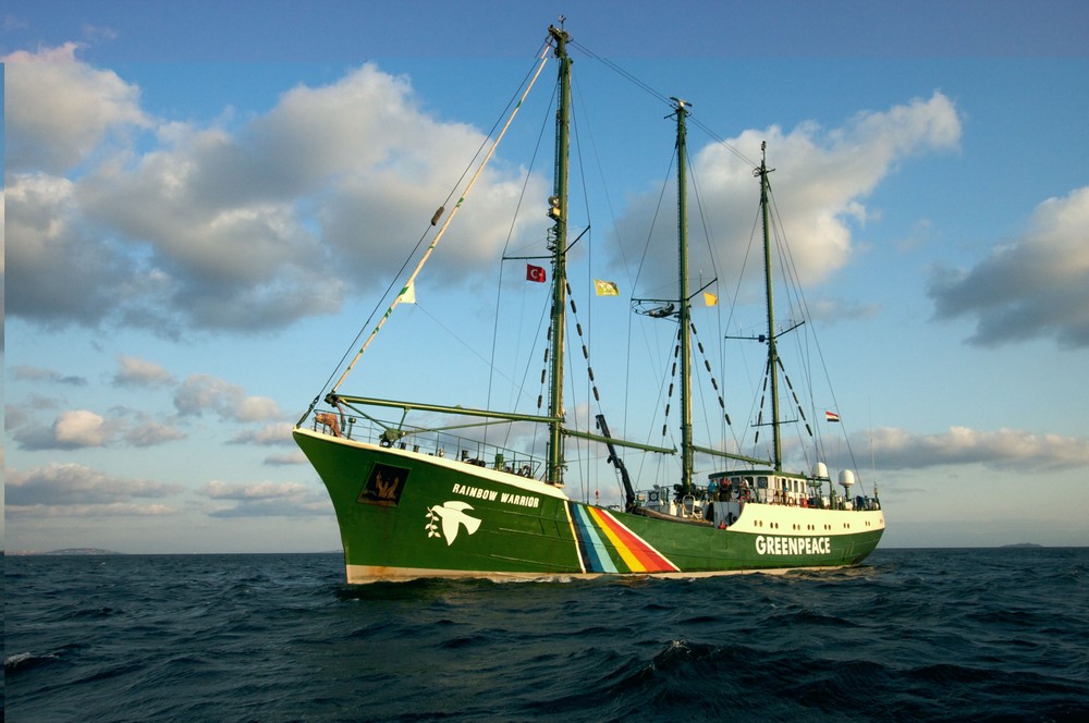 Xảy ra năm 1985,  vụ đánh chìm tàu Rainbow Warrior được coi là bê bối nghiêm trọng nhất của Tổng cục An ninh Hải ngoại Pháp (DGSE) thế kỷ 20.