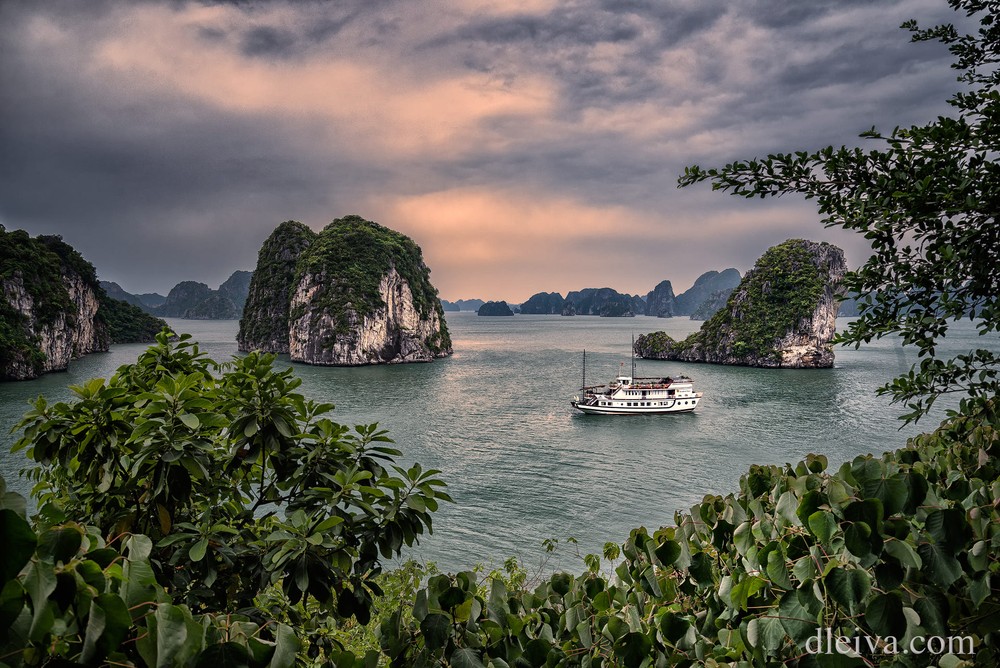 Một góc Vịnh Hạ Long, thắng cảnh nổi tiếng thế giới của  Việt Nam. Ảnh: Domingo Leiva / 500px.com.