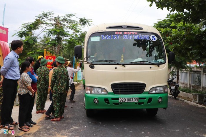 Chiều 27/10, chính quyền TP Tam Kỳ đã thực hiện sơ tán 9.000 người dân ở các xã Tam Thanh, Tam Thăng, Tam Phú đến nơi cư trú an toàn trước khi  bão số 9 đổ bộ.