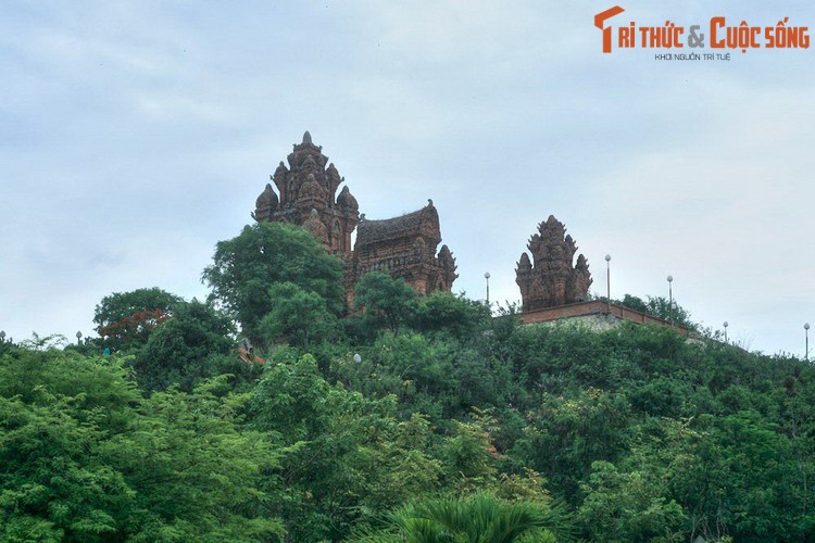 Là thủ phủ của tỉnh Ninh Thuận, thành phố Phan Rang - Tháp Chàm được cả nước biết đến qua hình tòa tháp Po Klong Garai kỳ vỹ của người Chăm.  Tên gọi Phan Rang - Tháp Chàm có nguồn gốc từ đâu?