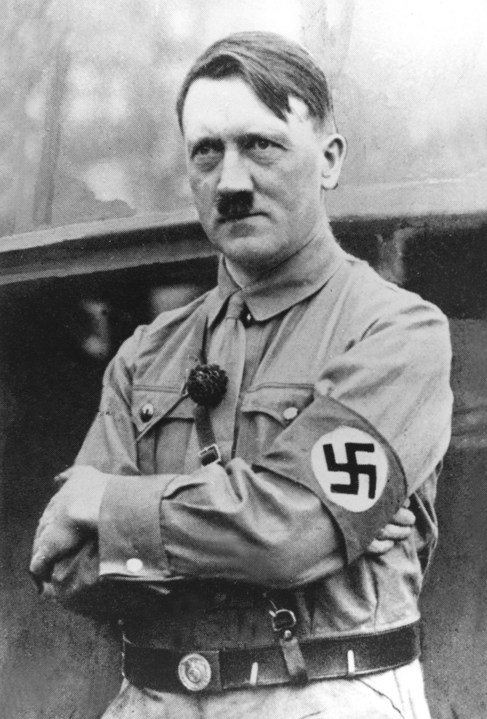 Sau khi nắm quyền lực tối cao ở Đức, hằng năm trùm phát xít Hitler đều thực hiện một nghi lễ để kỷ niệm nỗ lực đảo chính khét tiếng năm 1923 của mình. Thường được gọi là cuộc Đảo chính Quán bia, sự kiện này là lần đầu Hilter tìm cách giành quyền lực, dù bất thành.