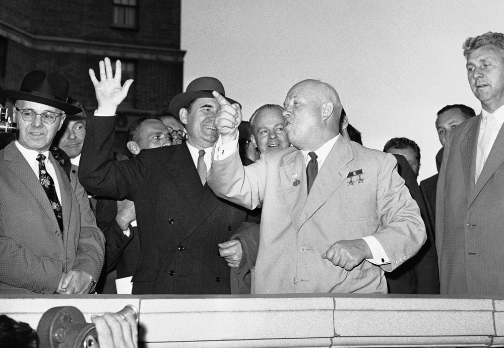 Vào ngày15/9/1959 nhà lãnh đạo Liên Xô Nikita Khrushchev đã bắt đầu chuyến thăm lịch sử đến nước Mỹ, đối thủ "không đội trời chung" của  Liên Xô thời Chiến tranh Lạnh.