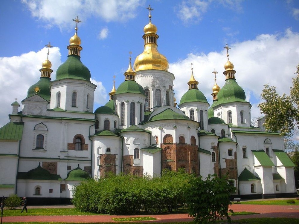 Nằm ở huyện Shevchenkivskyi của thành phố Kiev,  nhà thờ Chính tòa Thánh Sophia là một trong những địa danh nổi tiếng nhất của thủ đô đất nước Ukraine.