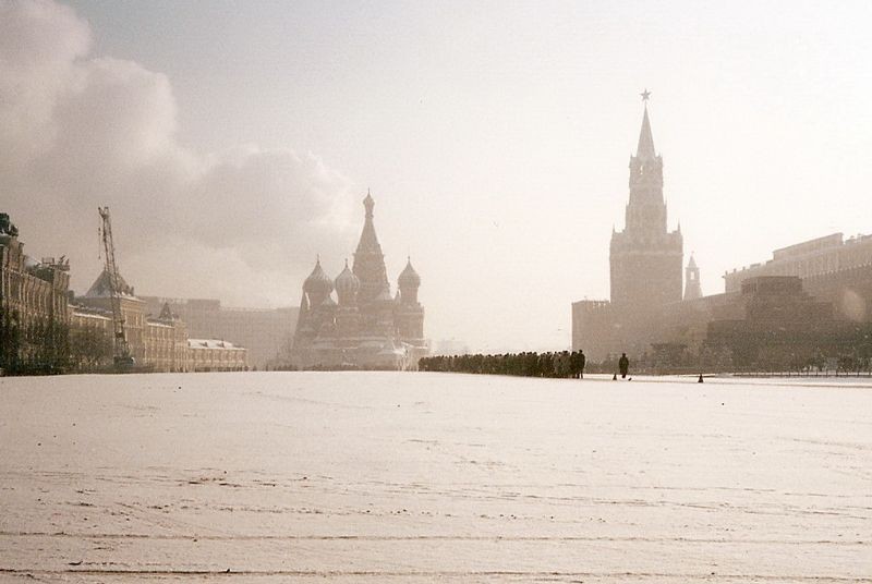 Tuyết phủ trắng Quảng trường Đỏ vào mùa đông,  Moscow thập niên 1980. Ảnh: Dawn Farrell.