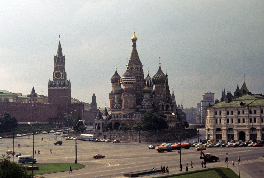 Nhà thờ St Basil ở khu vực Quảng trường Đỏ,  Moscow năm 1977. Ảnh: Gerald Leonard Flickr.