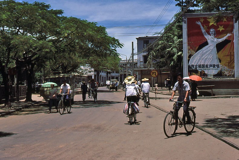 Một con đường gần trung tâm thành phố  Thâm Quyến năm 1980. Ảnh: Leroy W. Demery, Jr Flickr.