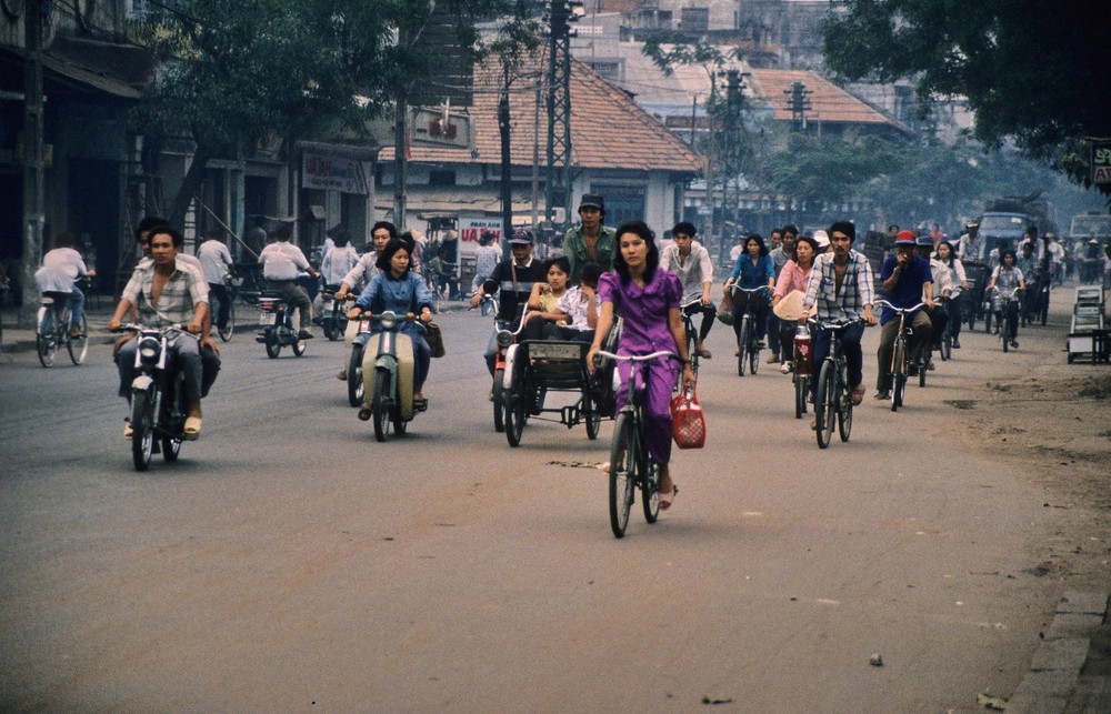 Giao thông trên một con đường ở  TP. HCM năm 1989. Ảnh: Stefan Hajdu Flickr.