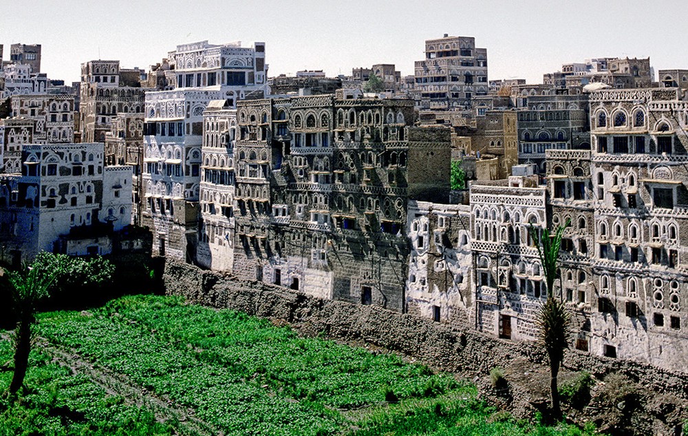 Một góc khu phố cổ Sana'a, thành phố Sana'a, thủ đô Cộng hòa Ả Rập  Yemen năm 1988. Ảnh : Maurizio Cardo / Flickr.