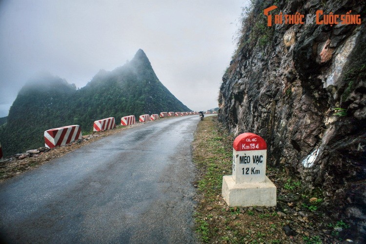 Mèo Vạc là một huyện miền núi biên giới thuộc tỉnh Hà Giang. Đây là đơn vị hành chính duy nhất có tên "Mèo" trên bản đồ Việt Nam.