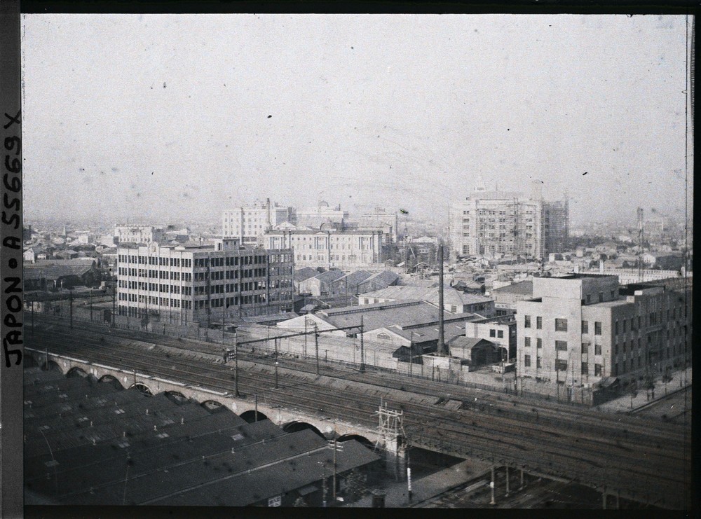 Góc nhìn từ trên cao về phía quận Nihonbashi, Đông Bắc thành phố  Tokyo năm 1926. Ảnh: Roger Dumas / Collections.albert-kahn.hauts-de-seine.fr.