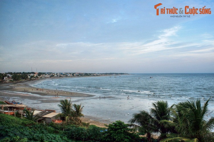  Mũi Né (phường Mũi Né, thành phố Phan Thiết) được coi là địa danh du lịch nổi tiếng bậc nhất tỉnh Bình Thuận. Có nhiều giả thuyết thú vị về tên gọi của địa danh này.