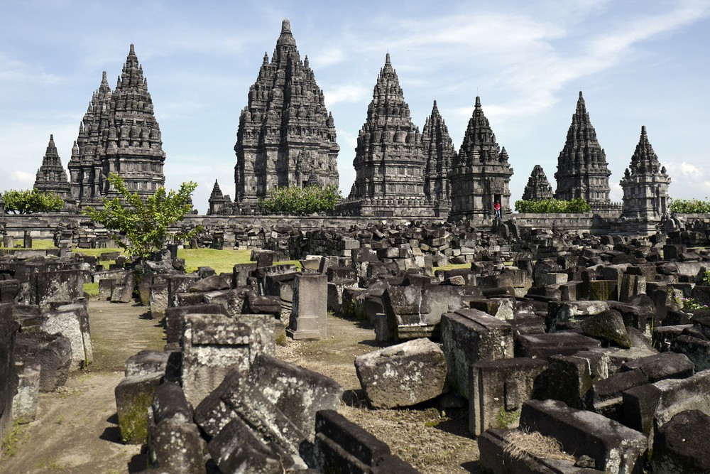 Tọa lạc tại tỉnh Yogyakarta, thuộc đảo Java, quần thể  đền tháp Prambanan có tuổi đời hơn 1.000 năm, là đền thờ Hindu lớn nhất ở Indonesia và lớn thứ hai tại Đông Nam Á. Ảnh: Wikipedia.