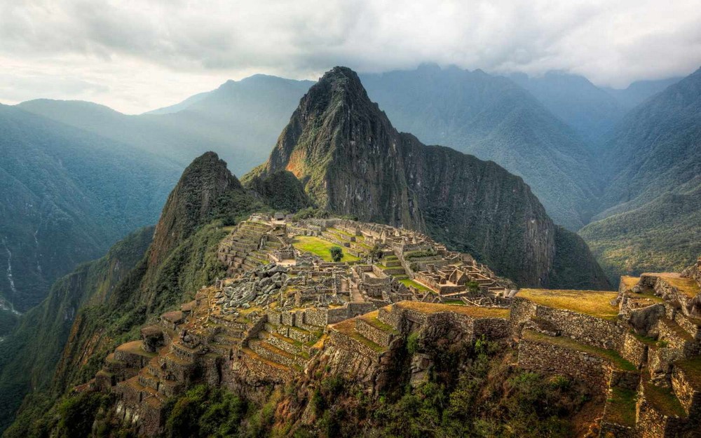 Nằm trên đỉnh núi Machu Picchu ở bang Aguas Calientes của Peru,  thành phố cổ Machu Picchu là biểu tượng hoành tráng nhất còn sót lại của Inca - đế chế hùng mạnh bậc nhất Nam Mỹ thế kỷ 13-16. Ảnh: Travel + Leisure.